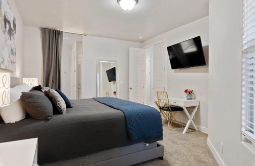 St. George Apartment | Relaxing Desert Repose with Pool & Hot Tub Amenities
