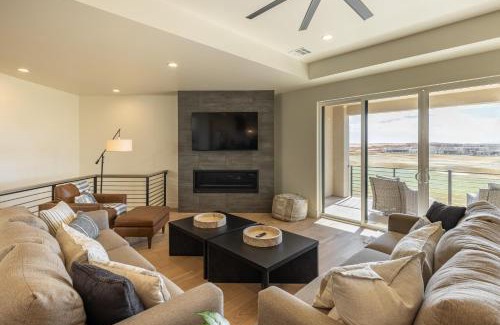St. George House | Elegant Desert Retreat with Pool & Family-Friendly Amenities