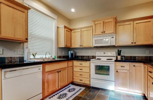 Redmond House | Desert Sky Sanctuary: Family-Friendly Oasis with Pool