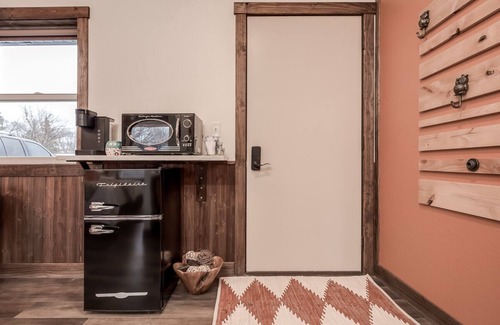 Prescott Apartment | Cozy King Suite at Our Nostalgic Motel - Rated 9.6/10!