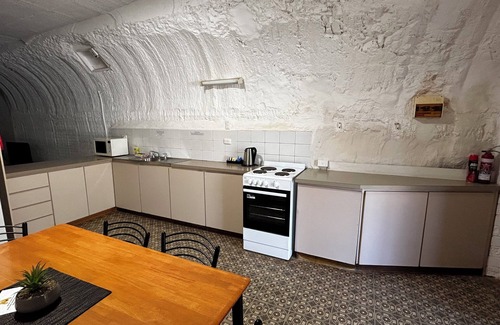 Coober Pedy Apartment | Inviting Desert View Apartments with Kitchen & Breakfast Options