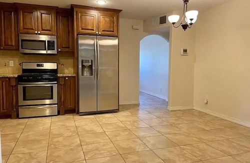 South Scottsdale House | Ideal Desert Voyage Home with Pet-Friendly Amenities