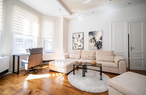 Old Town Apartment | Chic 2-Bedroom Apartment on Main Street with Breakfast
