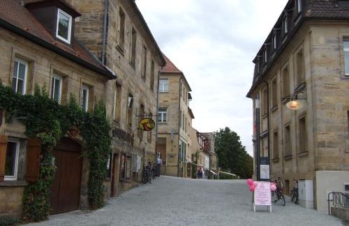 Bayreuth Apartment | Elegant Design Apartment in Altstadt - Family Friendly Oasis
