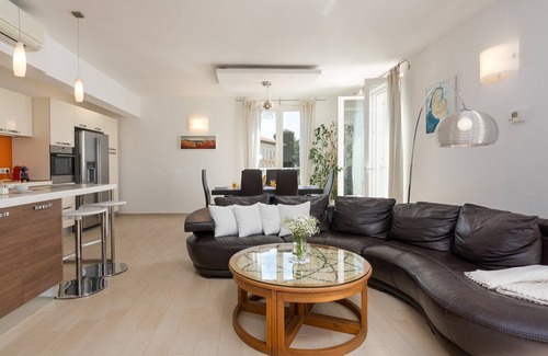 Porec Apartment | Elegant Bellevue Design Apartment with Oceanfront Views