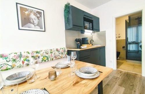 Mitte Apartment | Modern Design Apartment with Rooftop Terrace & Family Amenities