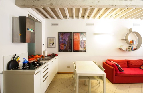 Santa Croce Apartment | Stylish Apartment in Venice: Canal Views & Breakfast Included