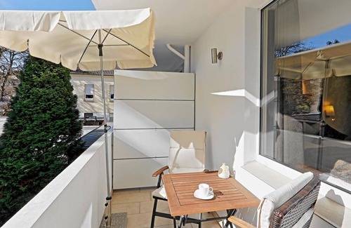 Krefeld Apartment | Stylish Apartment Close to Düsseldorf with Kitchen Access
