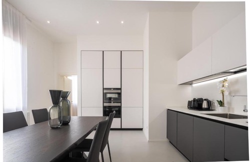 San Polo Apartment | Elegant Apartment with Balcony Overlooking the Grand Canal