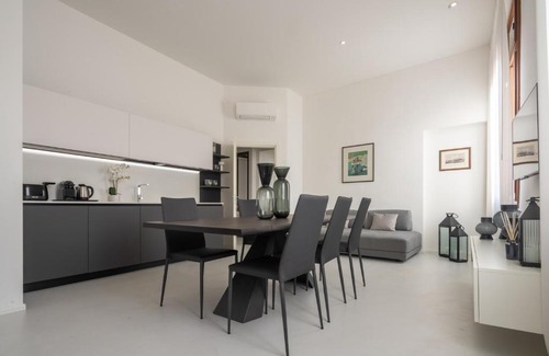San Polo Apartment | Elegant Apartment with Balcony Overlooking the Grand Canal