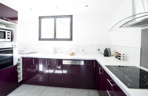 8th Arrondissement Apartment | Garden Retreat: Design Apartment in Marseille's Pointe Rouge
