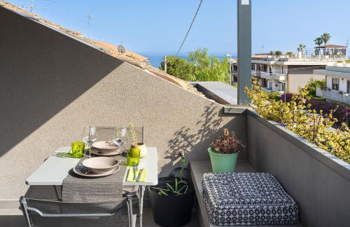 Cannizzaro Apartment | Stylish Apartment with Terrace for Family Getaways