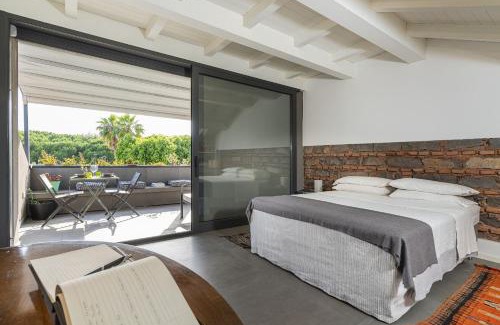 Cannizzaro Apartment | Stylish Apartment with Terrace for Family Getaways