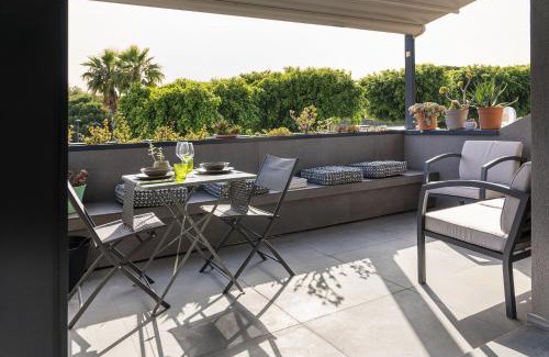 Cannizzaro Apartment | Stylish Apartment with Terrace for Family Getaways