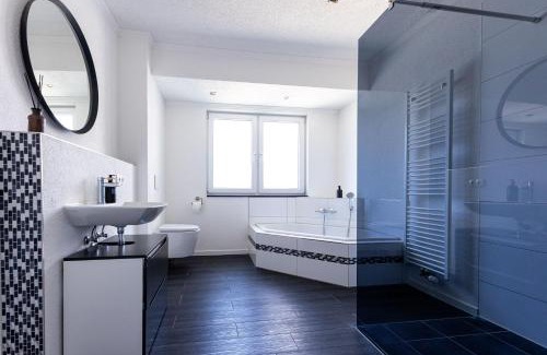 Pellenz Apartment | Modern Apartment with WiFi & Kitchen in Andernach