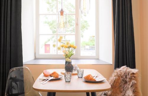 Reutlingen Apartment | Stylish Design Apartment near Market Square - Family Friendly