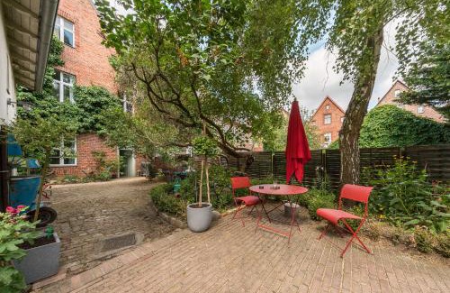 Dutch Quarter Apartment | Inviting Design Apartments - "Im Holländerhaus" for Families