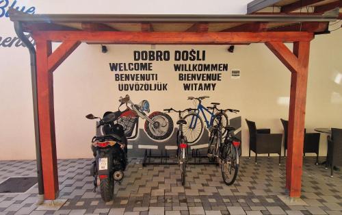 Osijek Apartment | Guest Rated: Design Apartments Red Blue for Families