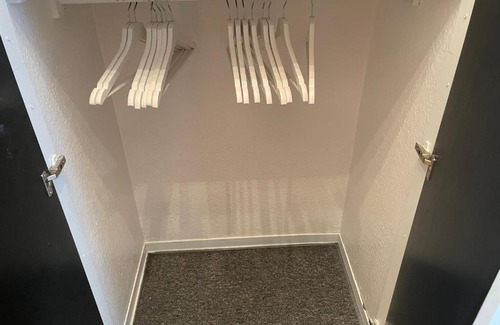 Ruettenscheid Apartment | Ideal Design Apt. Messe HBF for Family Stays near Uniklinik
