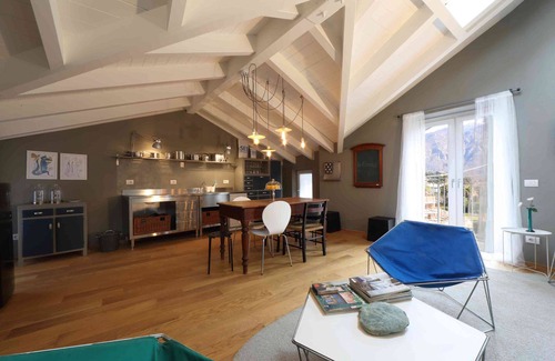 Bellagio Apartment | Modern Apartment with Lift and Air Conditioning in Bellagio