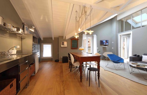 Bellagio Apartment | Modern Apartment with Lift and Air Conditioning in Bellagio