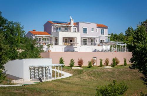 Rezanci Villa | Experience Design Aqua: Family-Friendly Retreat Awaits