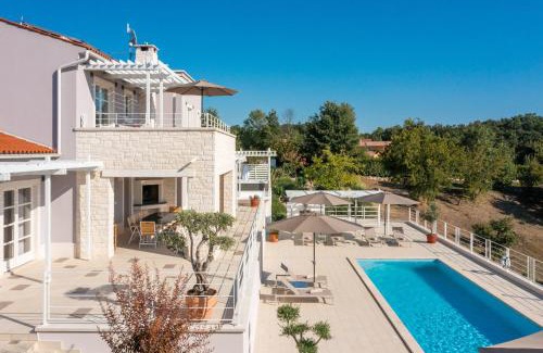Rezanci Villa | Experience Design Aqua: Family-Friendly Retreat Awaits
