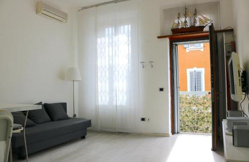 Corsico Apartment | Chic Design Canal Apartment - Pet-Friendly Retreat