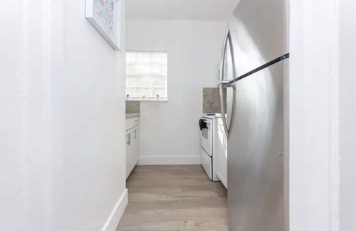 Buena Vista House | Stylish Design District Apartment with Spa & Breakfast