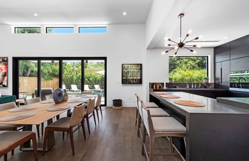 Allapattah Villa | Modern Design District Villas: Stylish 10BR Homes Await