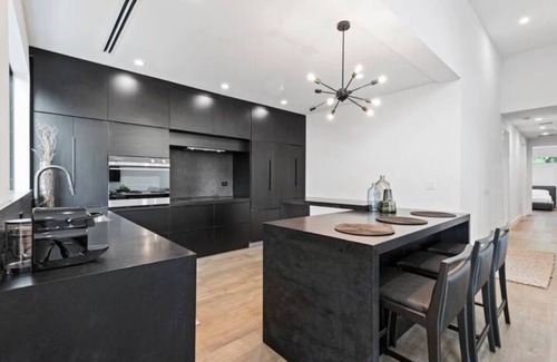 Allapattah Villa | Modern Design District Villas: Stylish 10BR Homes Await