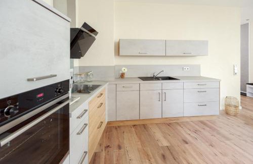 Senheim Apartment | Lovely Apartment with Rooftop Terrace, Netflix & Hot Tub
