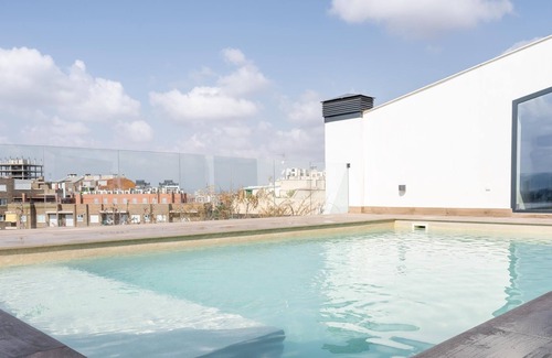 Santiago y Zaraiche Apartment | Modern Design Flat with Pool & Gym, Rated 10/10 by Guests
