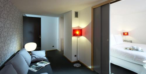 SammarÃ§olles Hotel | Stylish Hôtel des Francs Garçons with Oceanfront Pool