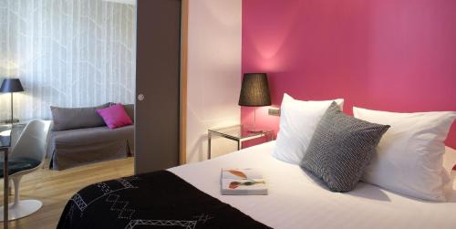 SammarÃ§olles Hotel | Stylish Hôtel des Francs Garçons with Oceanfront Pool