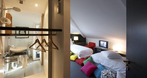 SammarÃ§olles Hotel | Stylish Hôtel des Francs Garçons with Oceanfront Pool