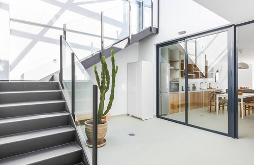 Los Gavilanes Villa | Stylish House with Roof Terrace & Ocean Views Await You