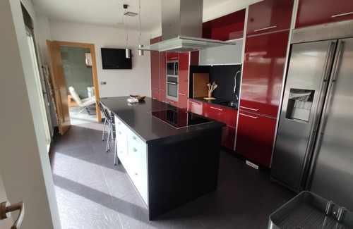 Sanxenxo Ski Chalet | Stylish Design House with Pool and Ocean View Amenities