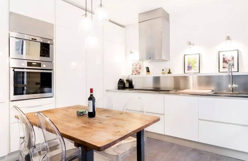 Porta Lodovica Apartment | Modern Design Loft Bocconi: Family-Friendly Comfort Awaits