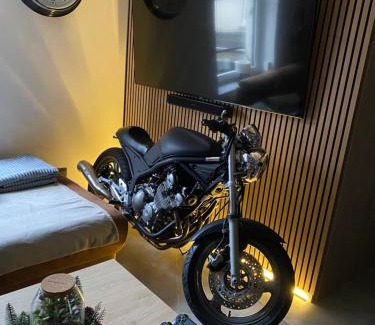 Herford Apartment | Modern Design Loft Herford with Parking, Wi-Fi & Netflix