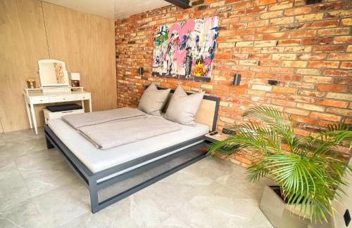 Herford Apartment | Modern Design Loft Herford with Parking, Wi-Fi & Netflix