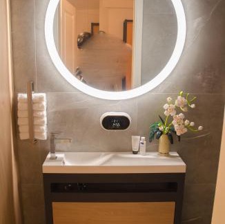 Herford Apartment | Modern Design Loft Herford with Parking, Wi-Fi & Netflix