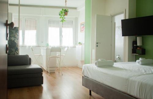 Crescenzago Apartment | Modern Design Studio Near Metro M2 - Highly Rated Stay