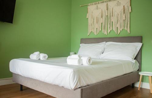 Crescenzago Apartment | Modern Design Studio Near Metro M2 - Highly Rated Stay