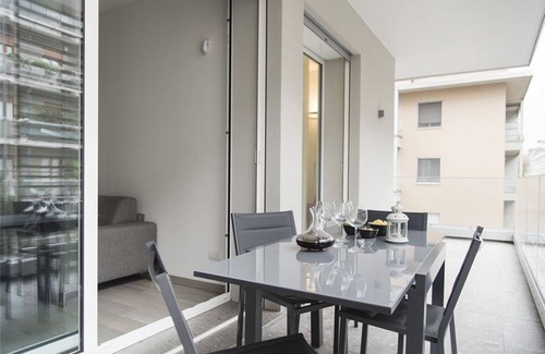 Washington House | Stylish Design Apartment with Spa & Breakfast Included