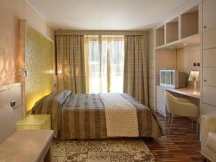 Madonna di Campiglio Hotel | Stylish Design Oberosler Hotel with Spa & Pool Access