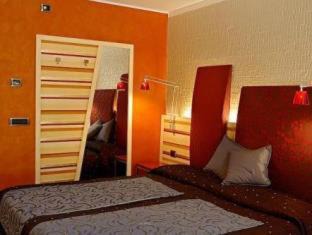 Madonna di Campiglio Hotel | Stylish Design Oberosler Hotel with Spa & Pool Access