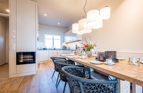 List House | Vrbo Property with Oceanfront Views and Pet-Friendly Amenities