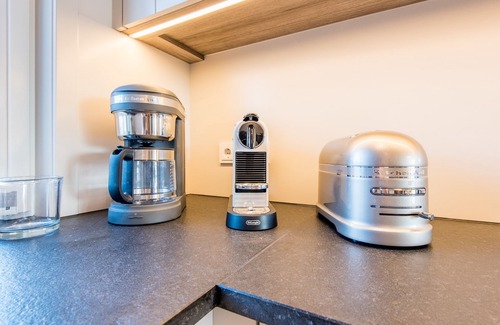 List House | Vrbo Property with Oceanfront Views and Pet-Friendly Amenities