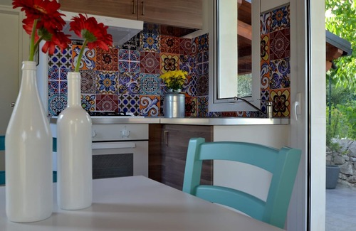 Modica House | Stylish Escape Near the City with Pool and Ocean Views